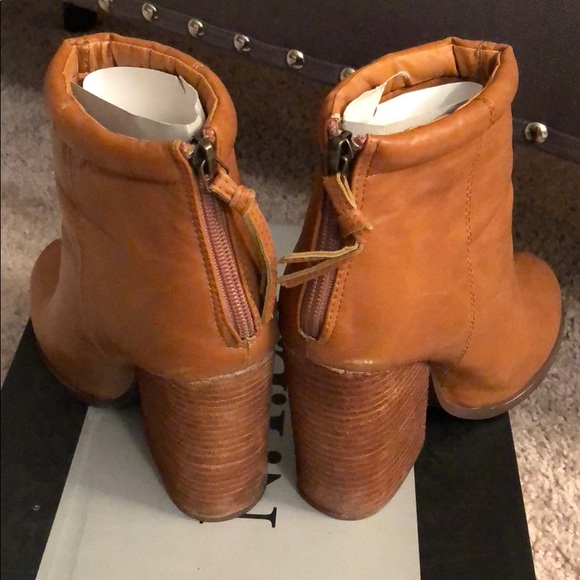 N.Y.L.A. Evazan cognac booties size 7.5 - Picture 3 of 8